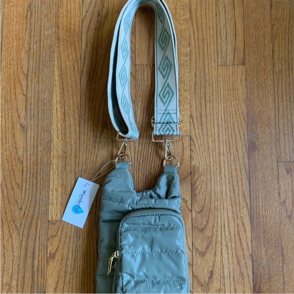 Wanderfull Quilted Sage Crossbody Convertible Hydrobag Waterbottle Purse NWT - Picture 8 of 16